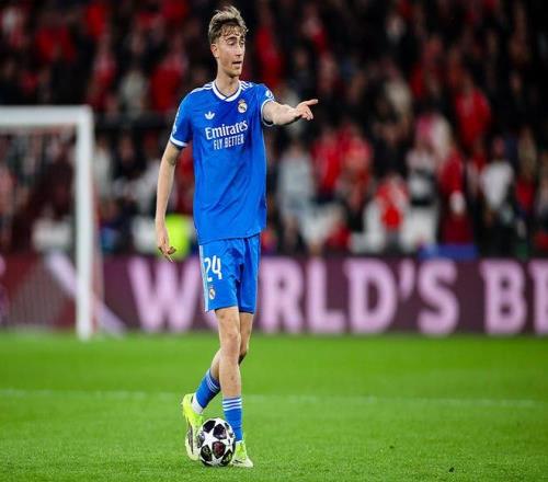 布朗尼试训,首演引期待,父子对决未,平博体育官网,APP下载,注册领彩金,官方网站,网站入口